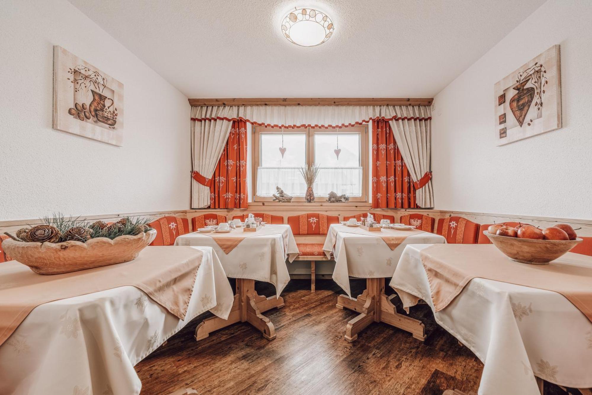 ゼルデン Auer-Fiegl Bed & Breakfast エクステリア 写真